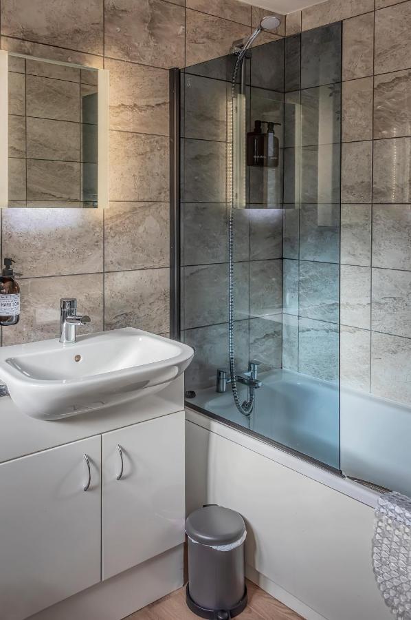 Вилла Modern 3-Bed House On Tarporley High Street Экстерьер фото