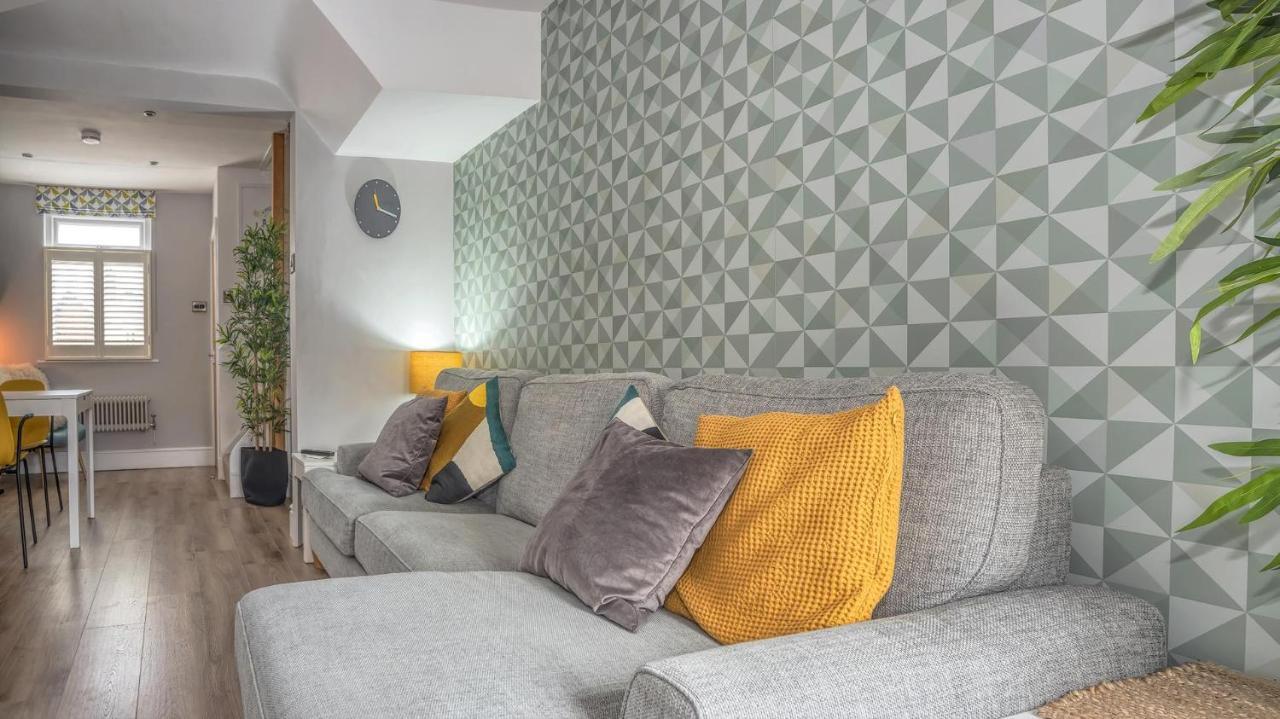 Вилла Modern 3-Bed House On Tarporley High Street Экстерьер фото